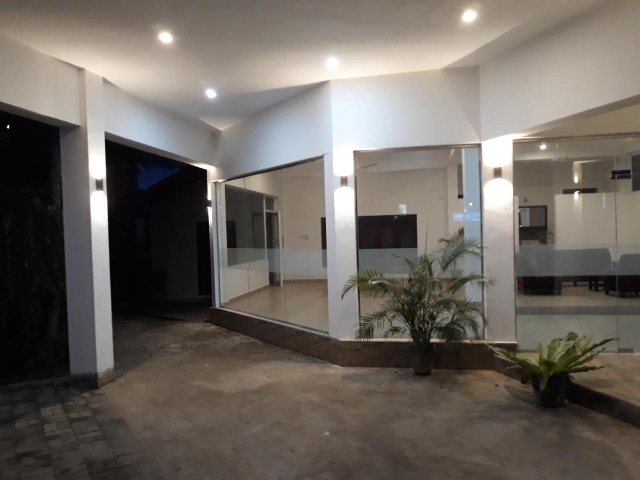 טיסמהרמה Traveller'S Home Hotel מראה חיצוני תמונה